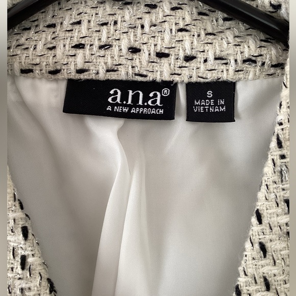 NWOT a.n.a. Moto tweed style jacket with zippers size small. - Picture 3 of 7